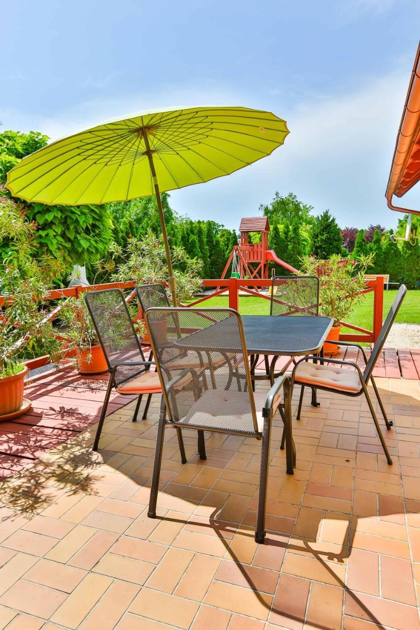 Sara-Lux Apartman Nyarliget Exterior photo