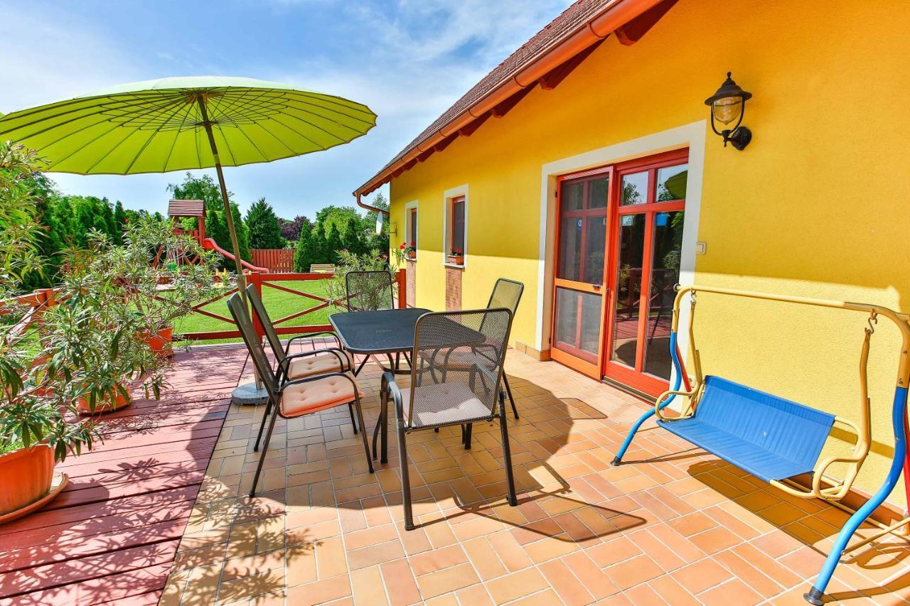 Sara-Lux Apartman Nyarliget Exterior photo