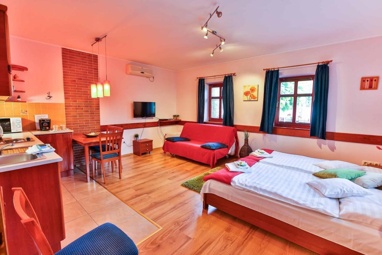Sara-Lux Apartman Nyarliget Exterior photo